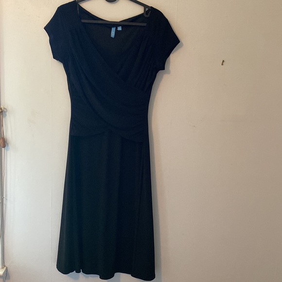 Gently worn sexy slim cocktail dress. Curve hugging and form fitting. - Picture 3 of 4